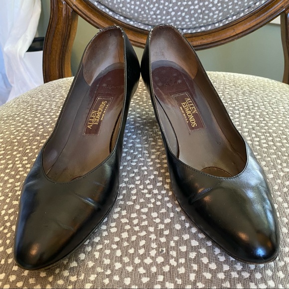 Allen Edmonds Shoes - Vintage Black Leather Heel Size 8